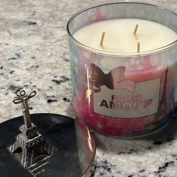 Paris Amour Candle with Eiffel Tower Lid - Picture 2 of 2
